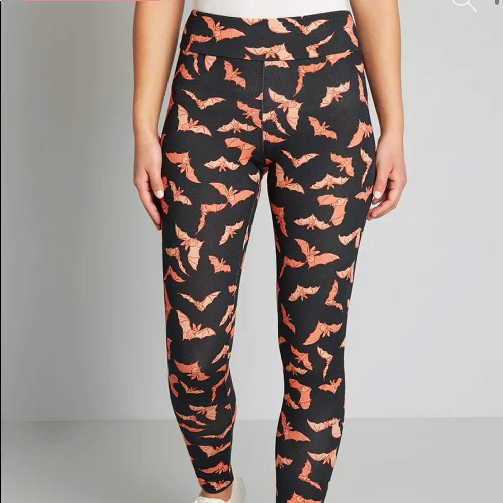 ModCloth Bat Print Leggings